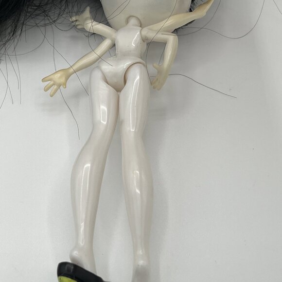 RARE NOVI STARS MALIE TASKER ALIEN DOLL with Galactic Gown MGA - Picture 11 of 11